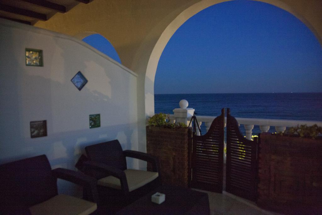 Hostal Mar De Frente Los Canos De Meca Room photo